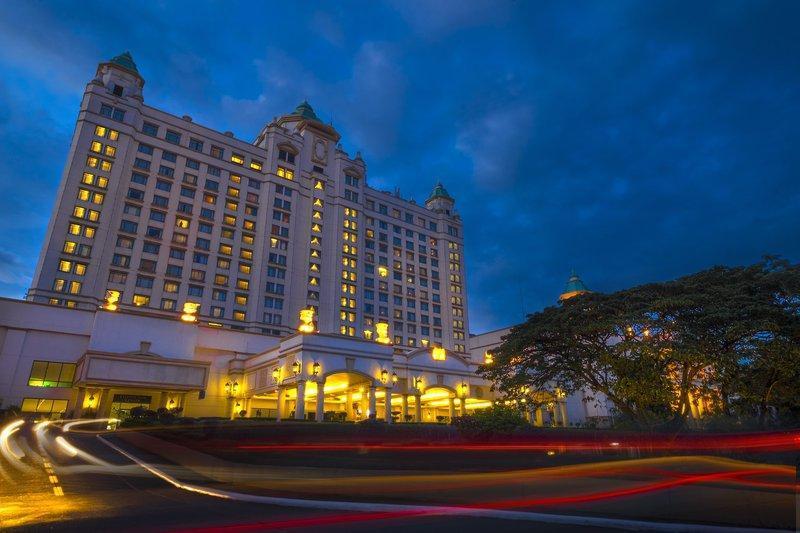 Waterfront Cebu City Hotel & Casino Exterior photo